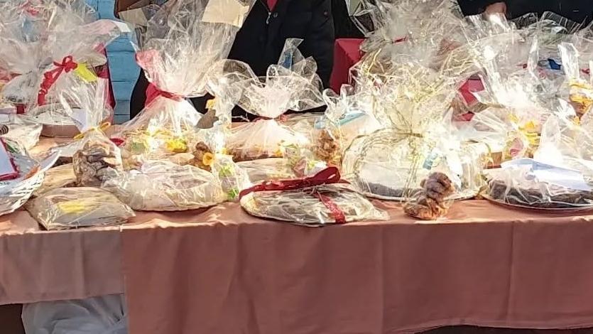 Festa di San Prospero, la scuola Figlie di Gesù anima il mercatino con torte e decorazioni