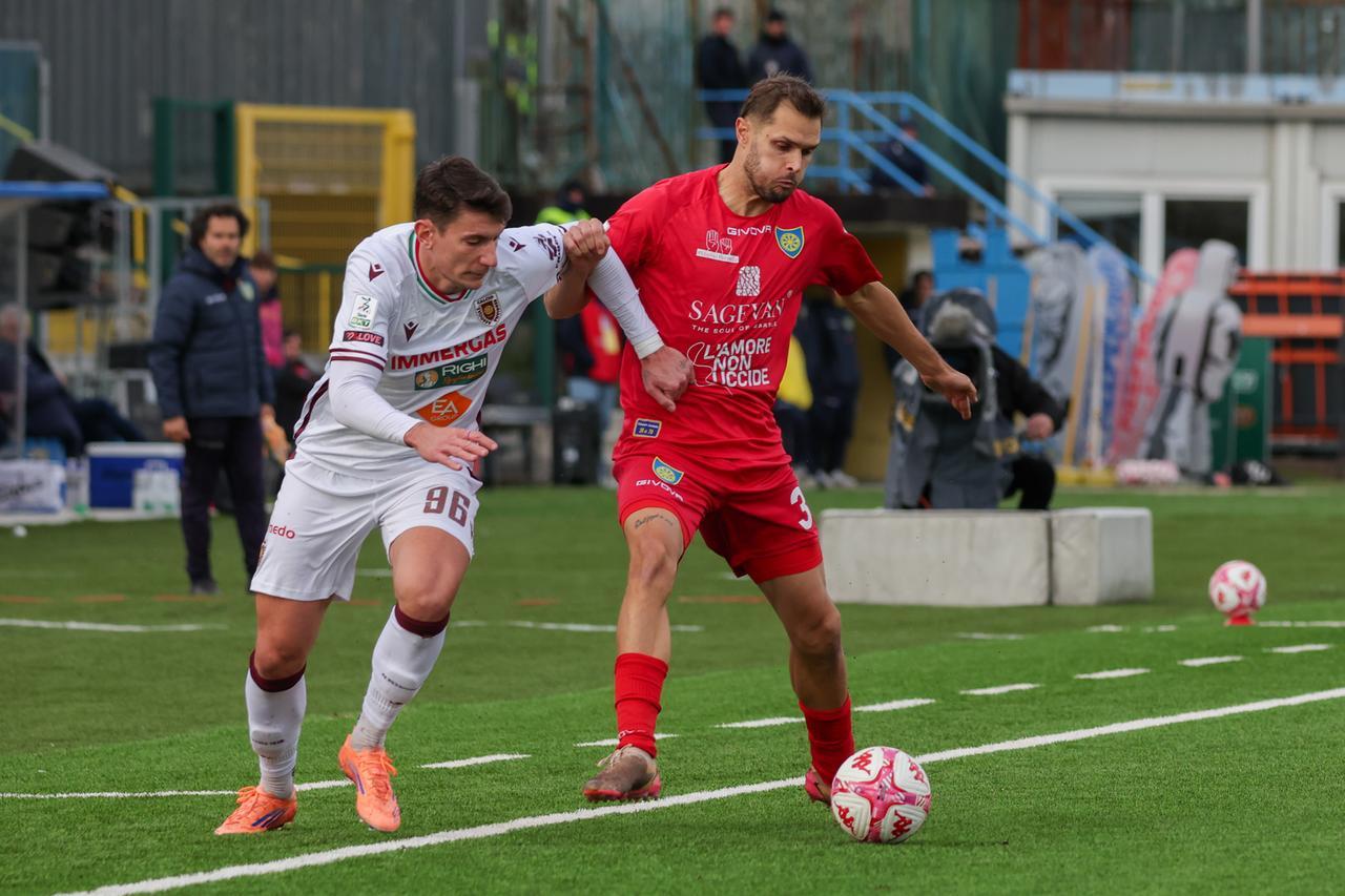 La Reggiana torna da Carrara con un punto: finisce senza gol la sfida allo Stadio dei Marmi