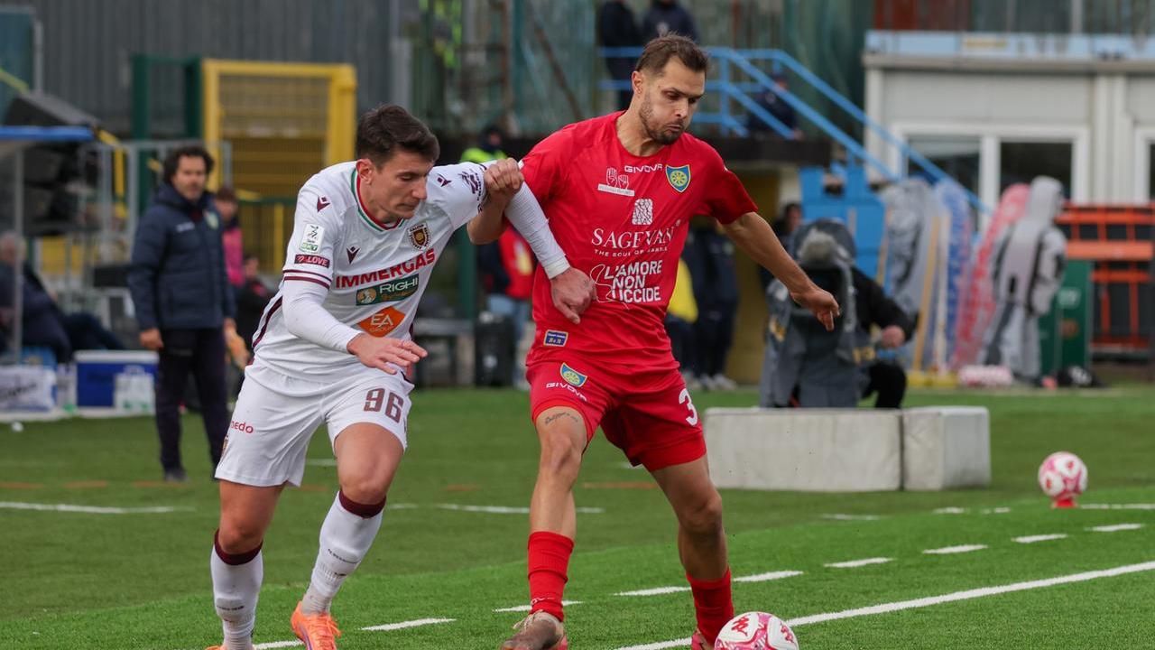 La Reggiana torna da Carrara con un punto: finisce senza gol la sfida allo Stadio dei Marmi