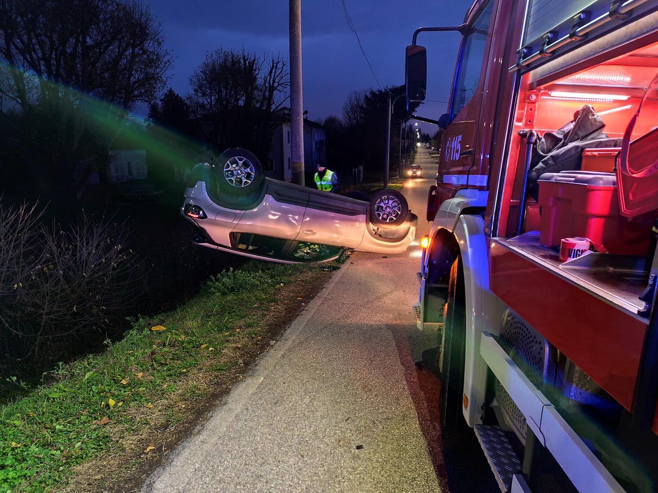 Incidenti a Bondeno e Ferrara, grave un anziano finito contro un platano