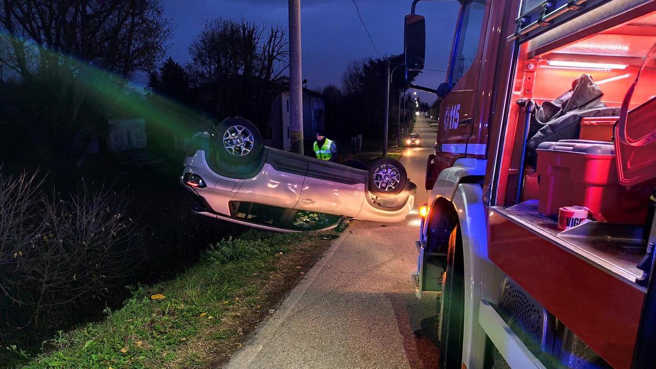 Incidenti a Bondeno e Ferrara, grave un anziano finito contro un platano