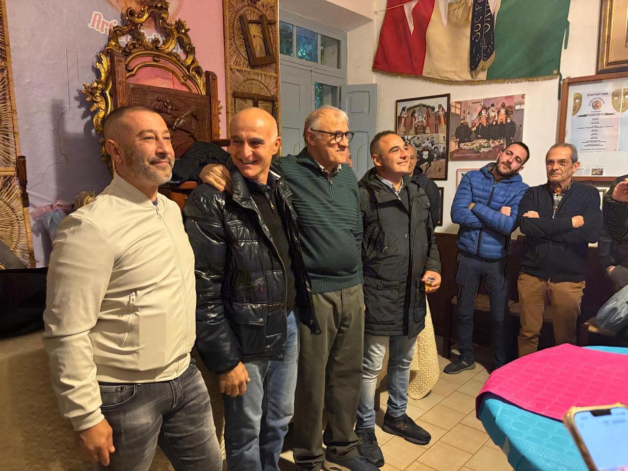 
	Graziano Pala (il secondo da sinistra) &egrave; il prossimo componidori del gremio dei falegnami

