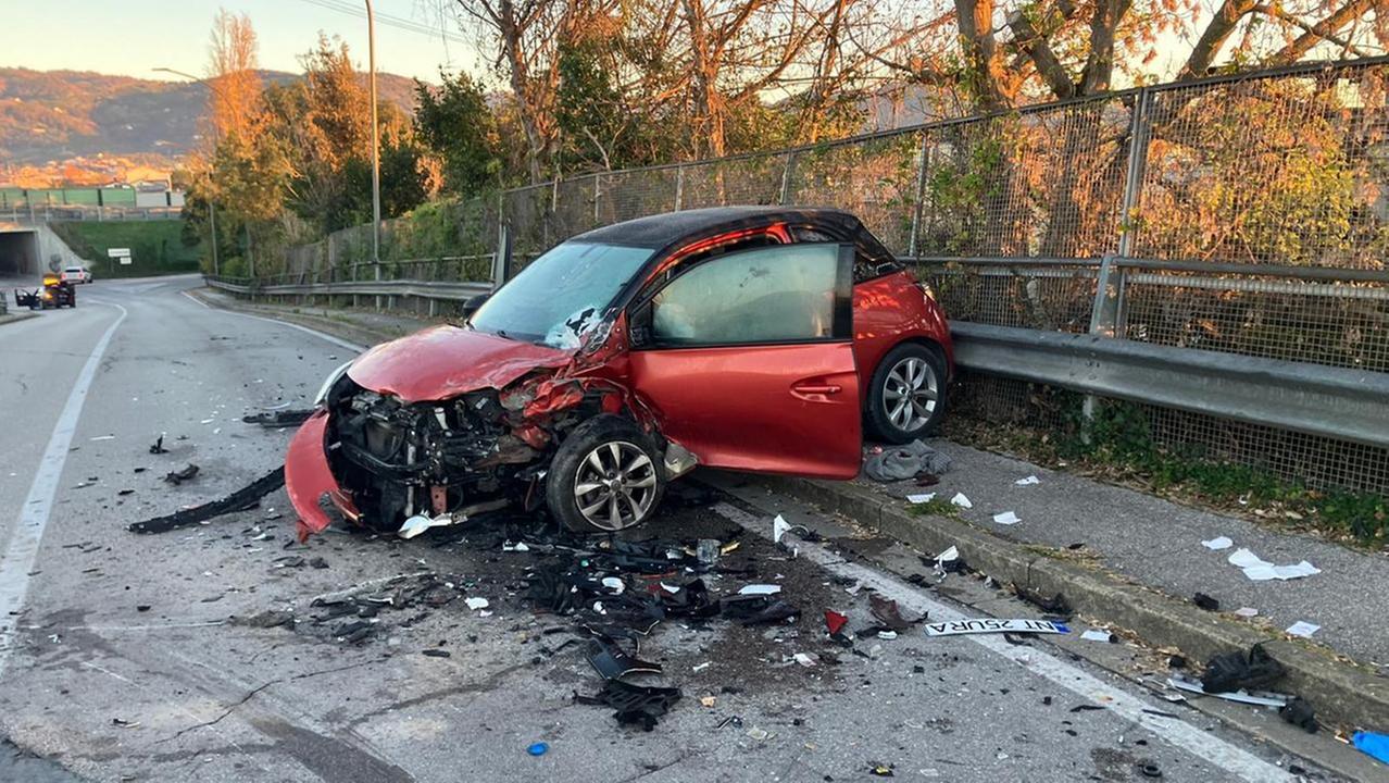 L'auto della donna travolta e ferita