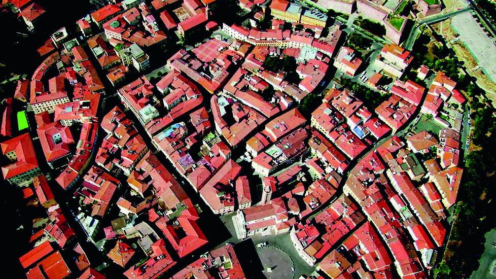 Grosseto, 34enne truffato mentre cerca casa in affitto: finti agenti spariscono con i soldi