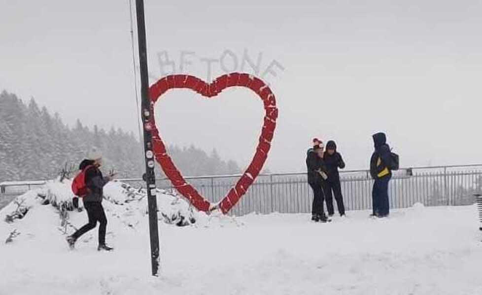 
	Neve all'Abetone

