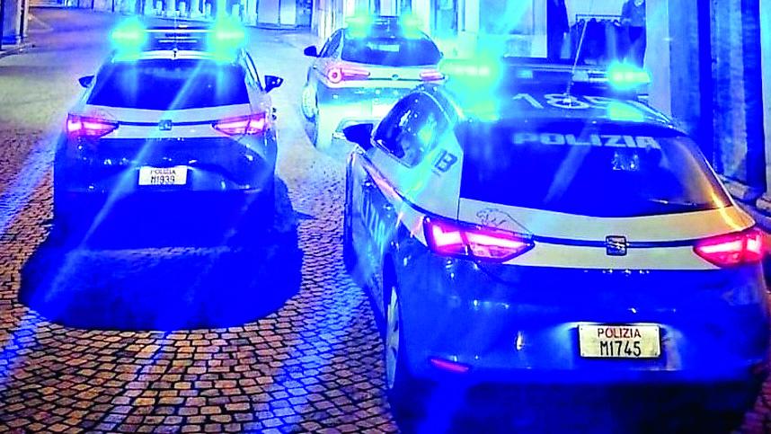 Ragazzo di 23 anni accoltellato con un taglierino dopo una lite in piazza