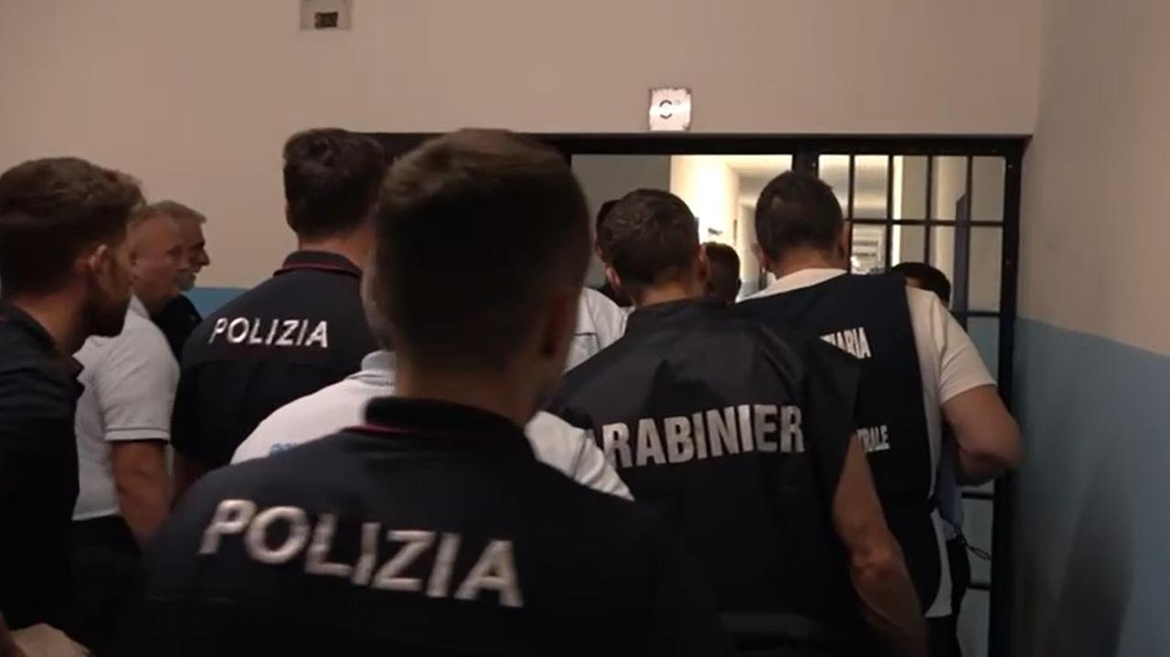 La Dogaia è una “piazza di spaccio chiusa”: il carcere di Prato dove le mafie dettano legge e lo Stato fatica ad entrare