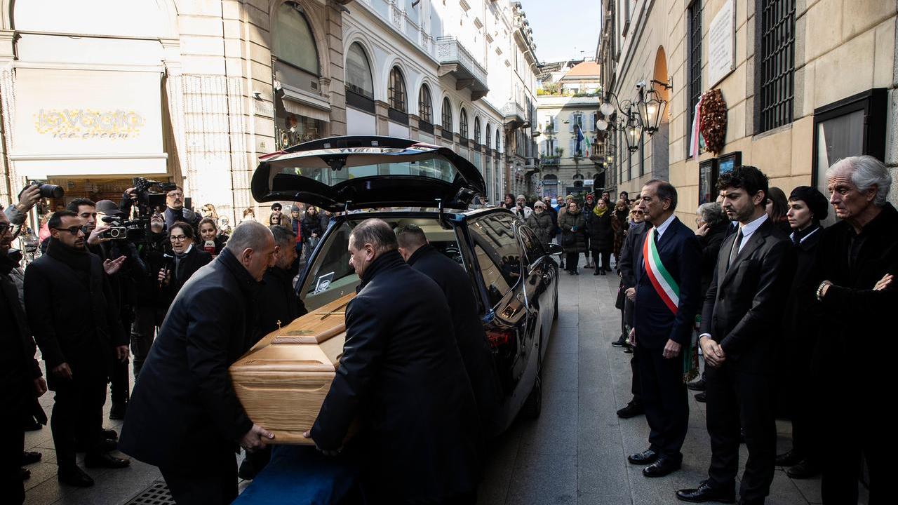 Ornella Vanoni, in migliaia alla camera ardente
