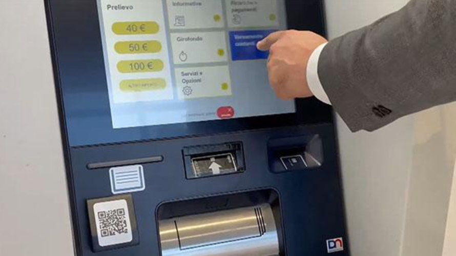 Sassari, anziano rapinato al bancomat: arrestata una donna