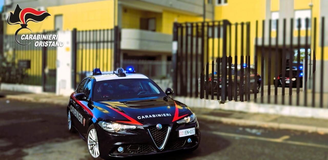 Minacce e aggressioni in comunità, arrestati due minorenni per tentata estorsione