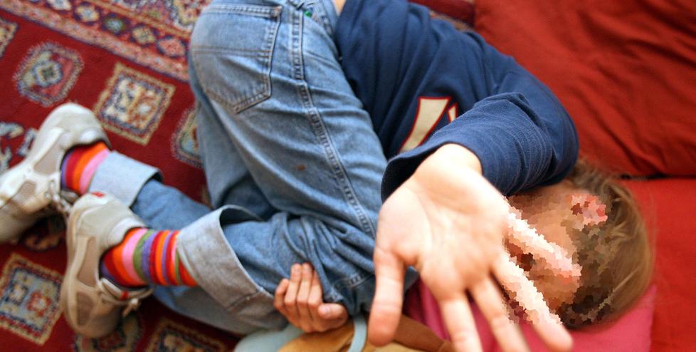 Abusi sessuali sulla nipotina: nonno condannato a quattro anni