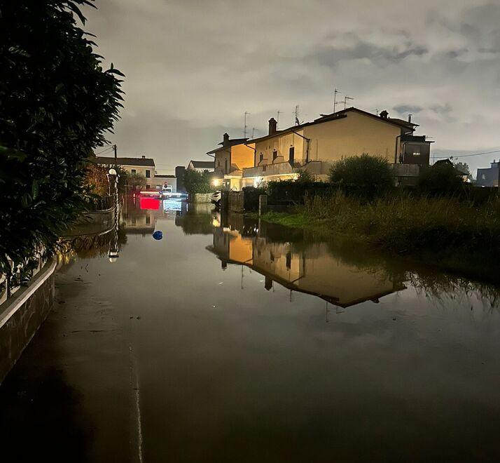 Maltempo a Pistoia, il reticolo minore cede nella Piana: sott’acqua Bottegone e Chiazzano
