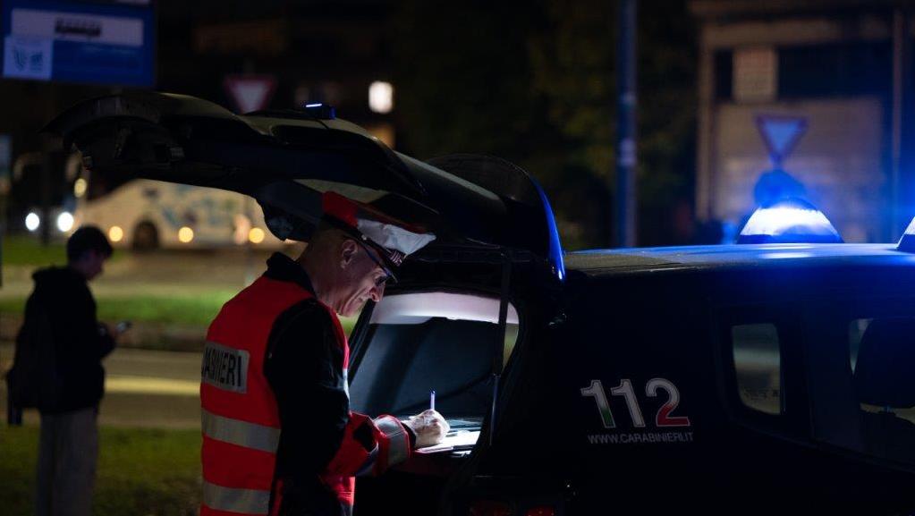 Capannori, forza un posto di blocco: inseguito e arrestato per droga