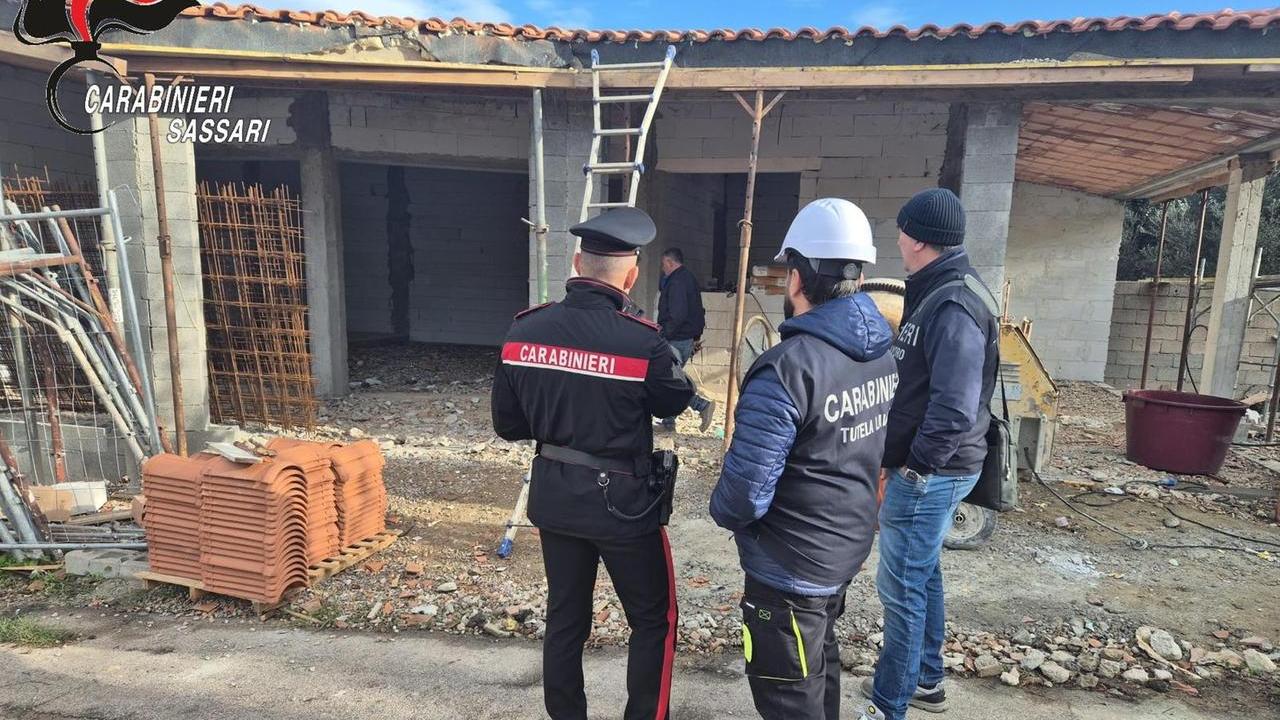 Lavoratori in nero e stranieri irregolari in un cantiere: denunciato l’amministratore dell’impresa
