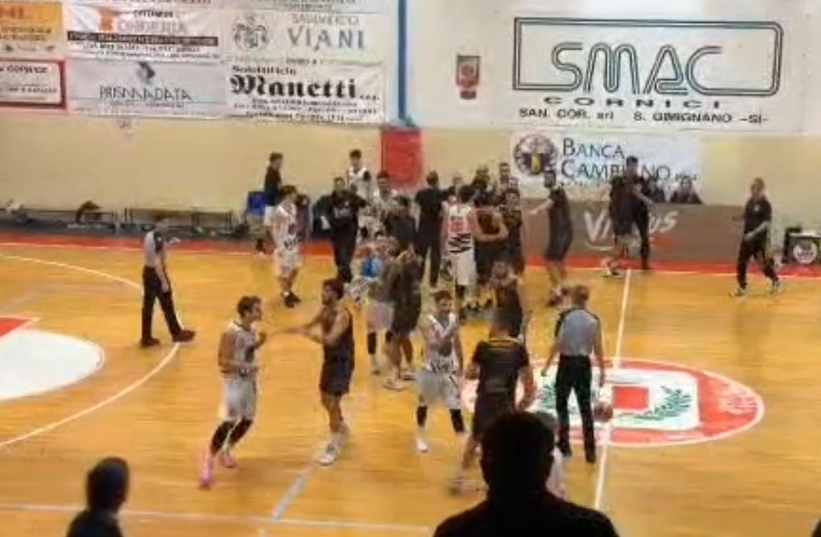 Certaldo, parapiglia sul parquet: sconfitta a tavolino e squalifiche