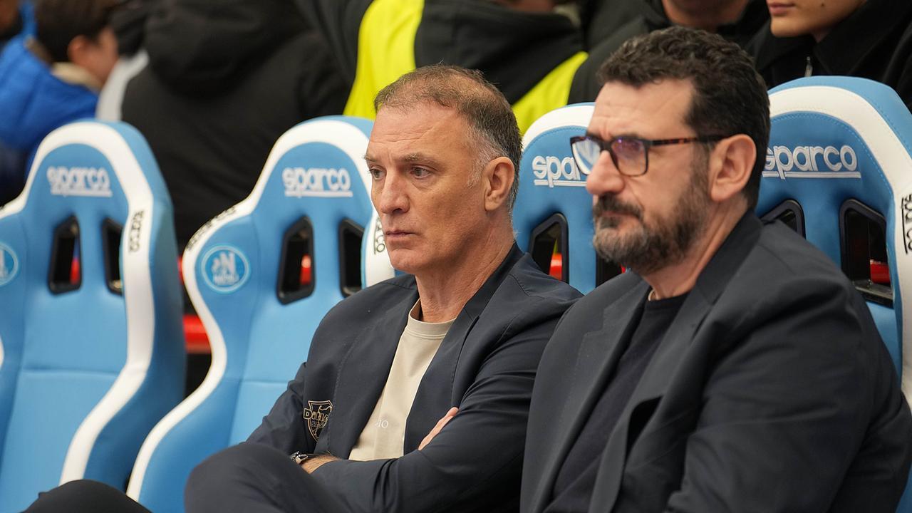 
	Il direttore sportivo della Dinamo<strong> Mauro Sartori </strong>(a destra) con il coach <strong>Veljko Mrsic</strong>

