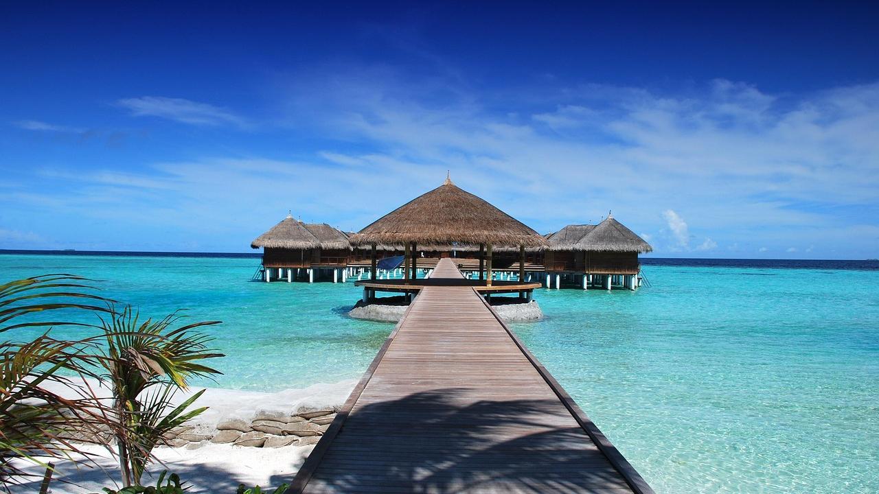 Vacanze, i turisti ora scelgono le destinazioni con l’IA