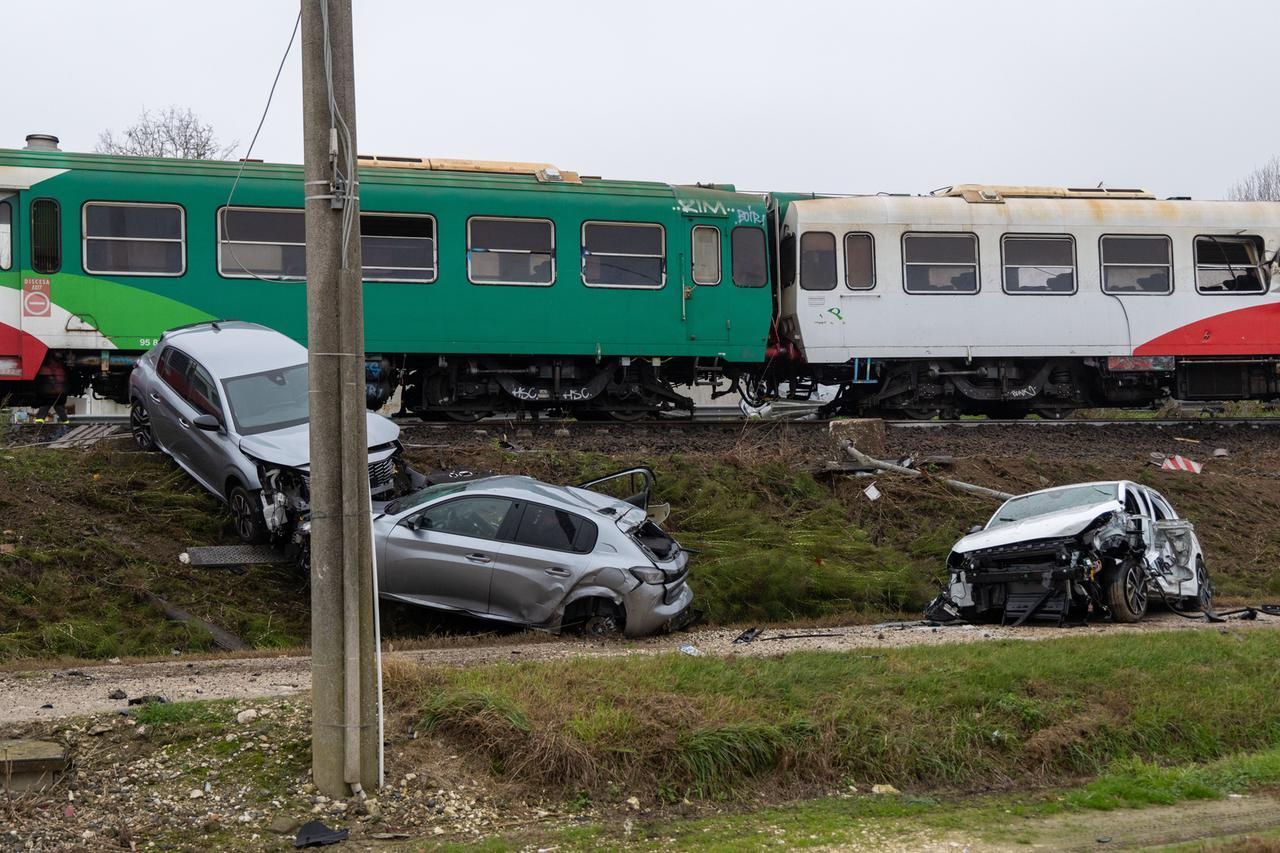 Scontro treno-camion, riaperta via Virgiliana tra Bondeno e Vigarano