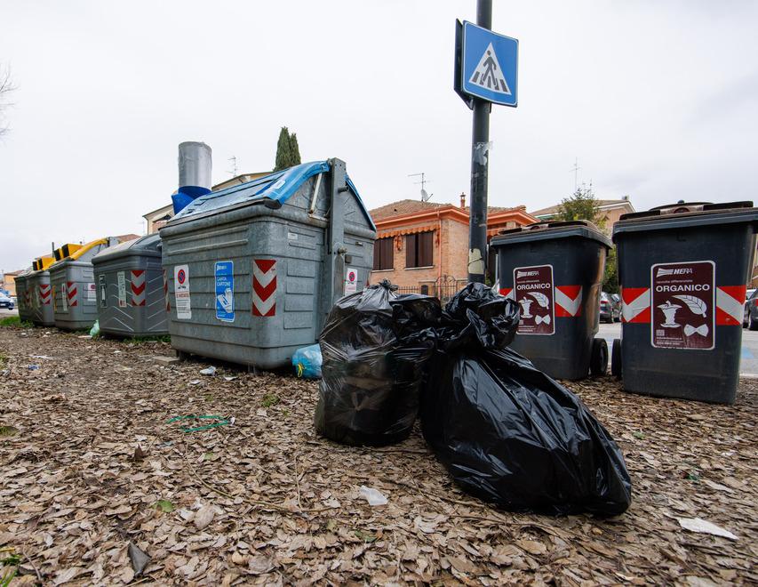 Rifiuti ormai a peso d’oro, a Ferrara sale la Tari: +13,8%