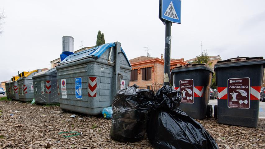 Rifiuti ormai a peso d’oro, a Ferrara sale la Tari: +13,8%