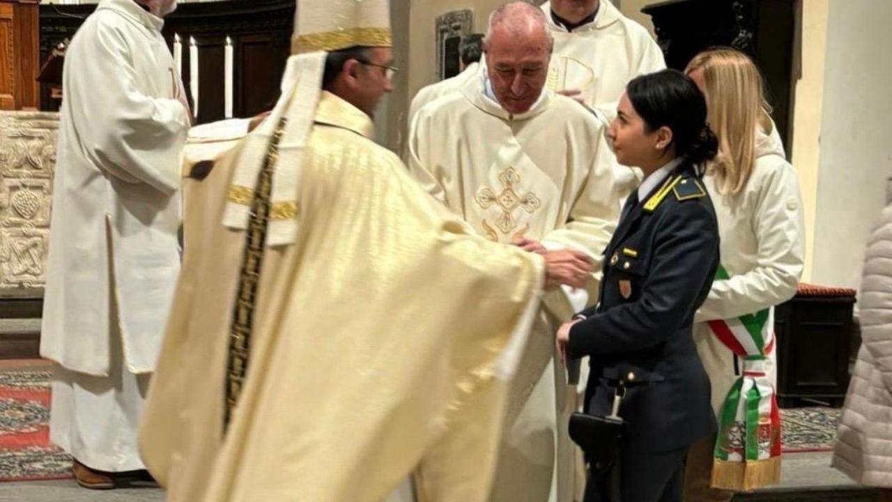 Il momento della consegna del denaro