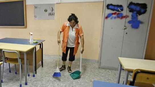 A breve il concorso personale Ata, Cisl: «Gli stessi giorni per tutti, chi rimarrà a scuola?»