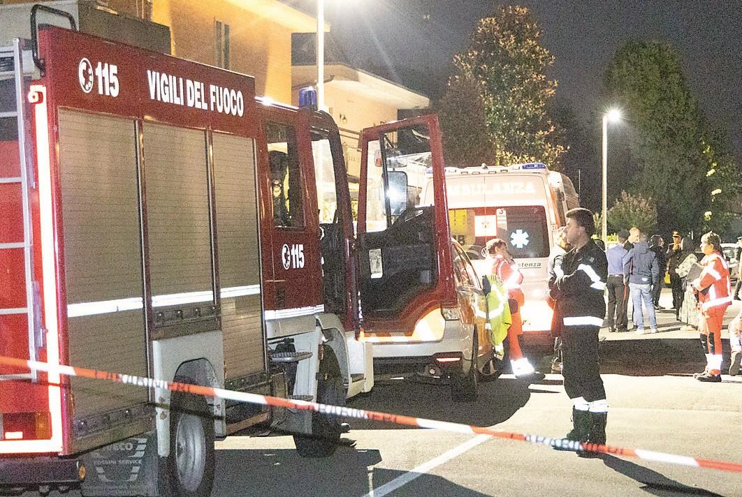 
	Carabinieri e vigili del fuoco sul luogo del delitto

