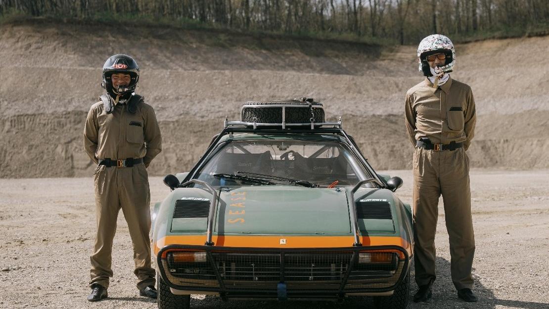 La Ferrari diventa fuoristrada e porta Ceci nel deserto