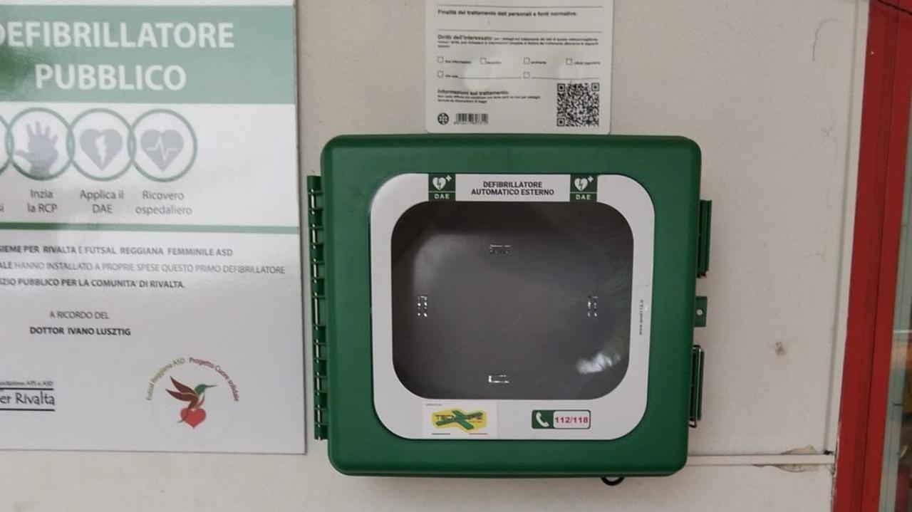 Rubato uno dei defibrillatori di Rivalta, donato dai volontari alla comunità