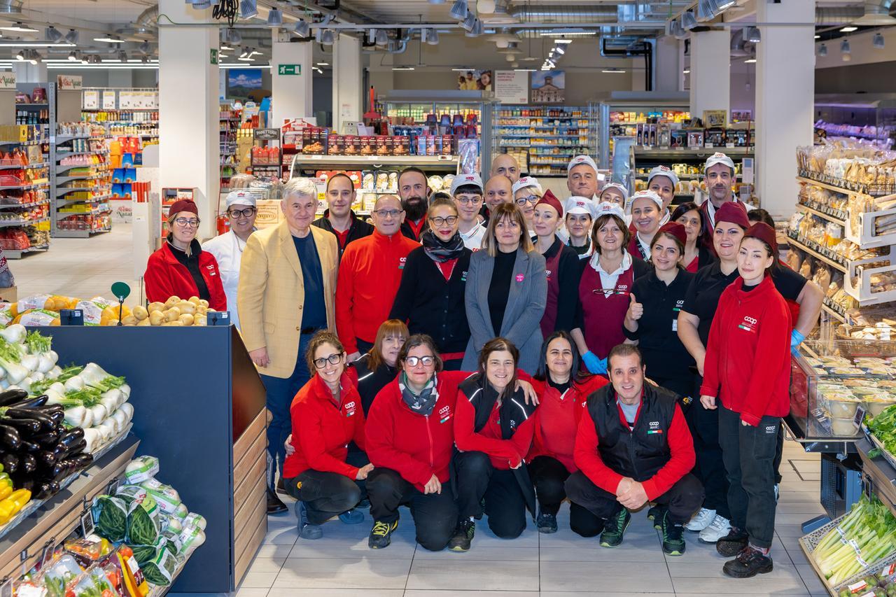 Coop Canalina di Reggio Emilia riapre rinnovata: nuovo supermercato, Caffetteria e “Punto Viola” contro la violenza