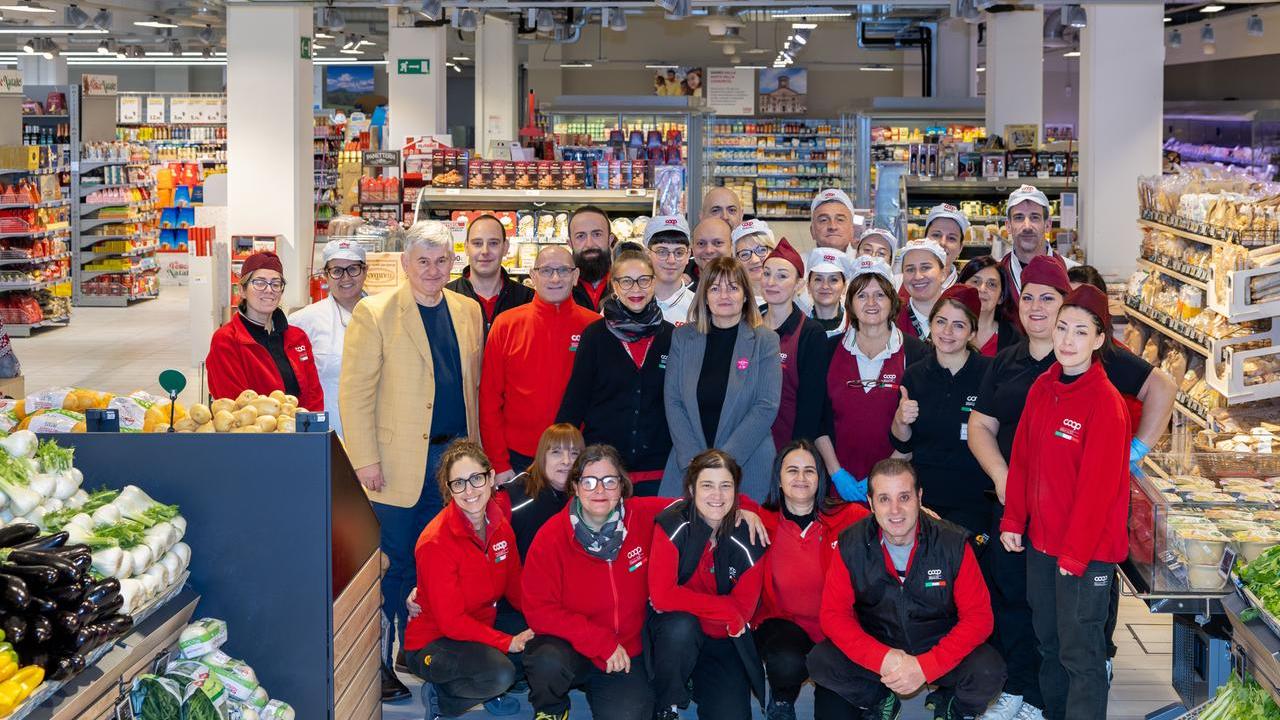Coop Canalina di Reggio Emilia riapre rinnovata: nuovo supermercato, Caffetteria e “Punto Viola” contro la violenza