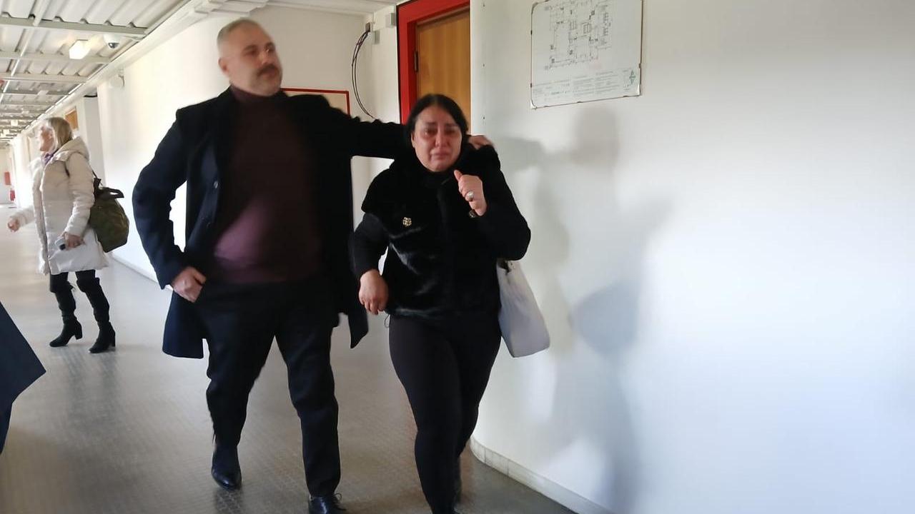 Maria Cristina Paun, madre di Denisa, all'uscita dall'aula