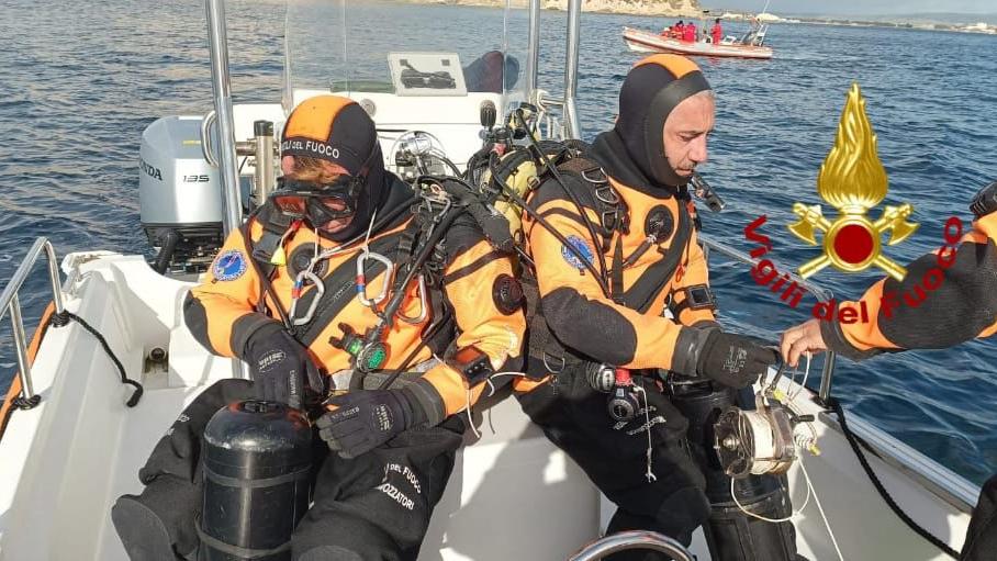 Sommozzatori in addestramento con strumenti speciali davanti alla Sella del diavolo: nessuna traccia di Martina Lattuca