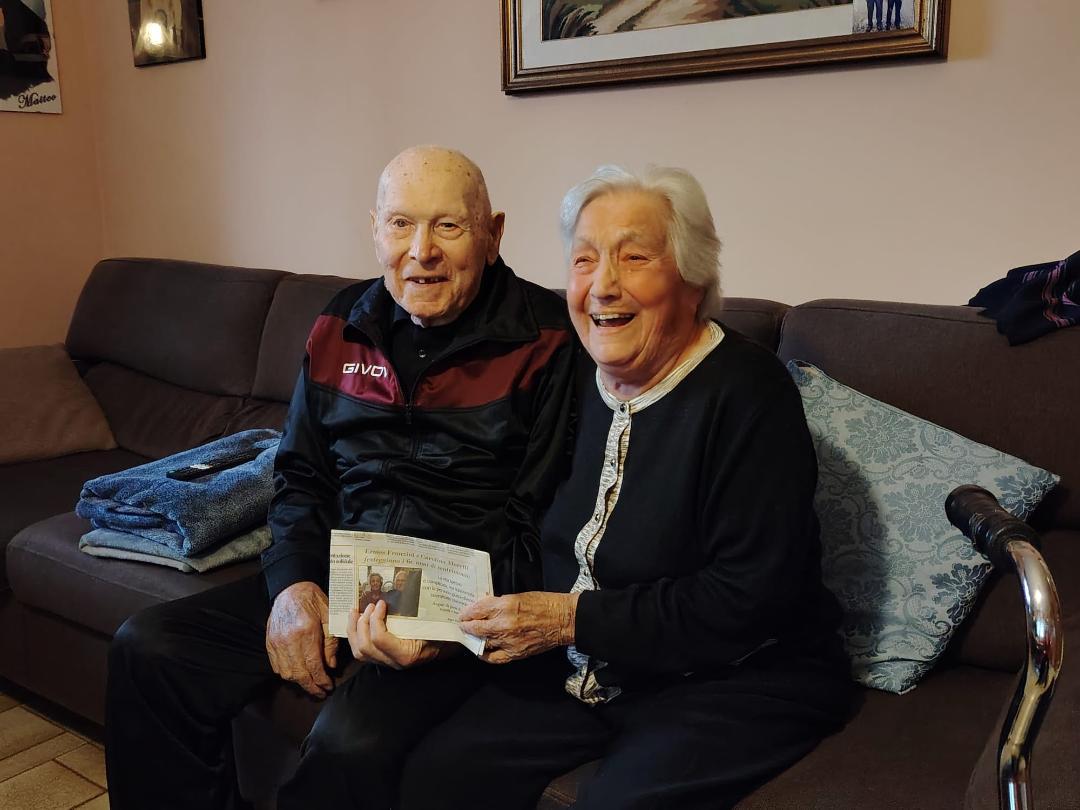 Settant’anni d'amore: Ermes e Carola svelano il segreto per le "nozze di Titanio": «E anche oggi me la bacio ancora»