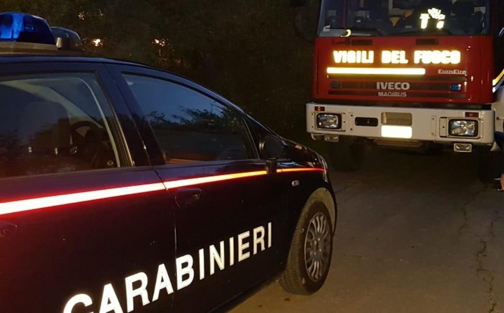 Paura per l’esplosione di una bomba carta davanti a un’abitazione