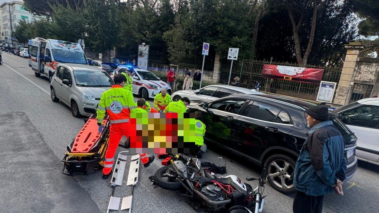 
	I mezzi coinvolti nell'incidente in viale della Libert&agrave;&nbsp;

