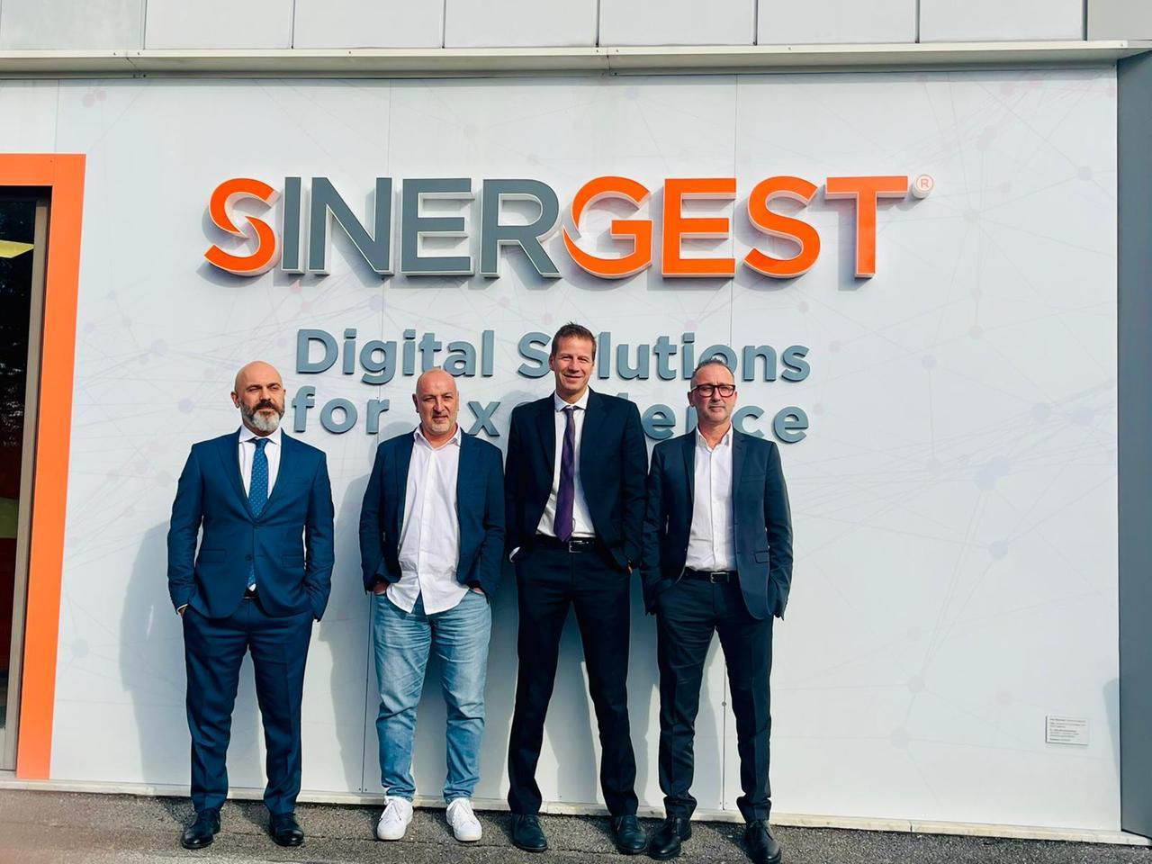 
	Da sinistra&nbsp; Enrico Lucchi (vicepresidente Sinergest), Simone Paolinelli (Cda Sinergest), Massimiliano Calcagno (Cda Sinergest) e Marco Vannucchi (Ceo Sinergest)


