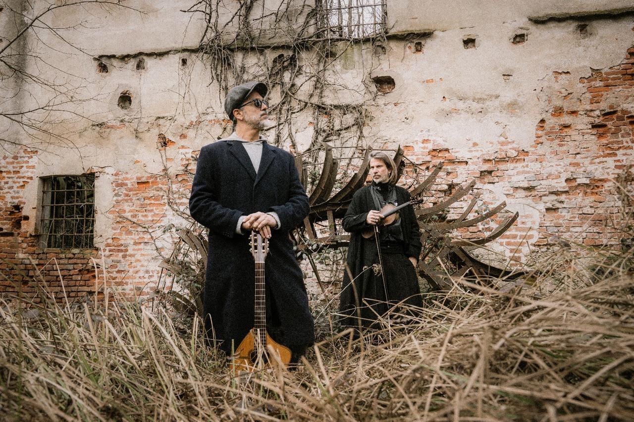 Roberto Angeli chitarrista e Rodrigo D'Erasmo violinista