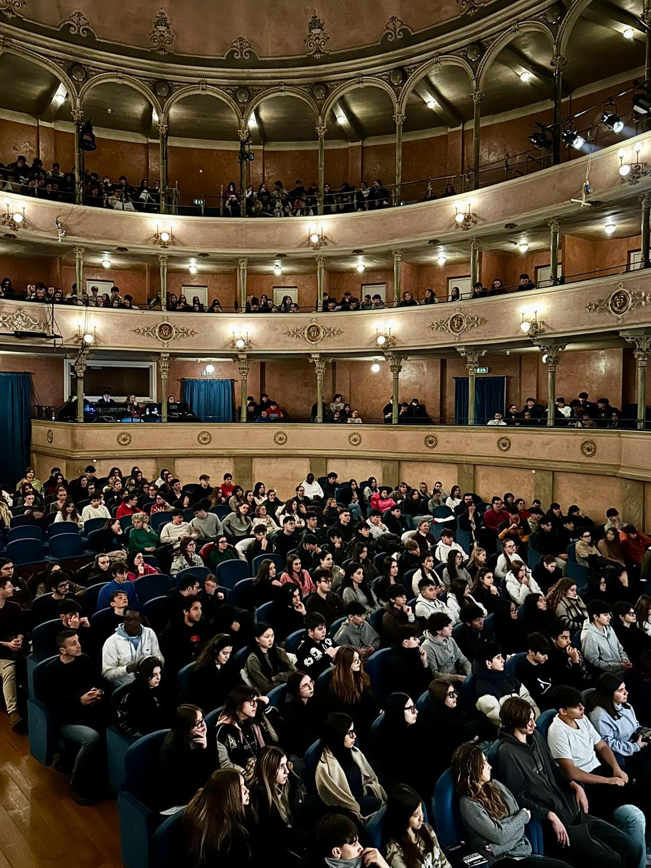 Invivavoce, le parole degli insegnanti: «La scuola ha il compito di educare al rispetto»