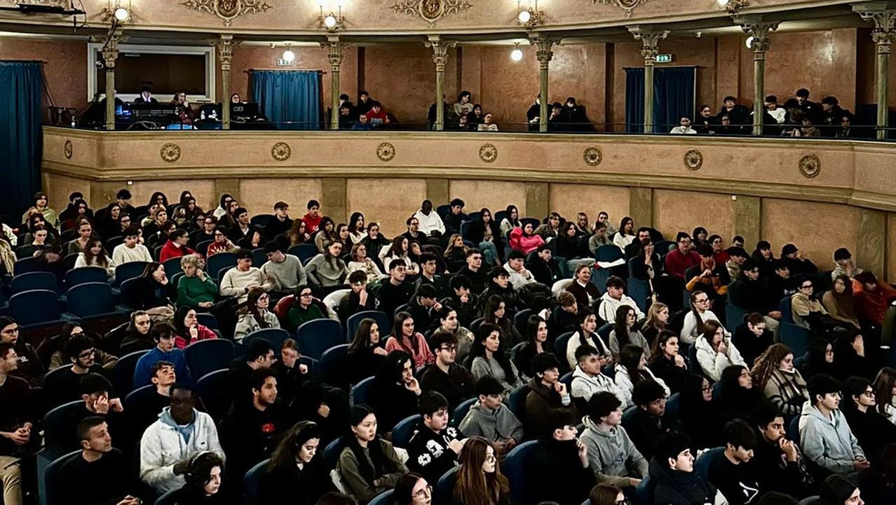 Invivavoce, le parole degli insegnanti: «La scuola ha il compito di educare al rispetto»