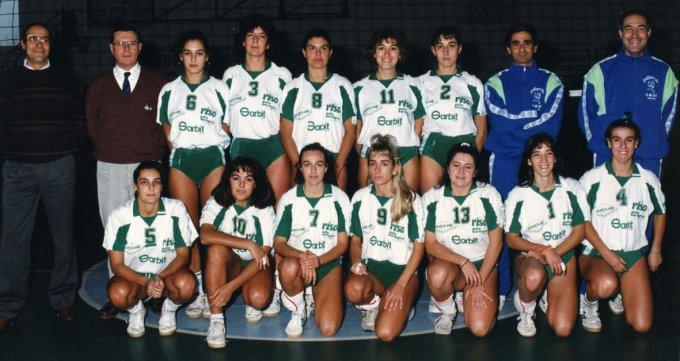 
	Ottavio Lombardi (primo a sinistra) in una foto dal sito www.giocodisquadra.it con una formazione della Smal Oristano

