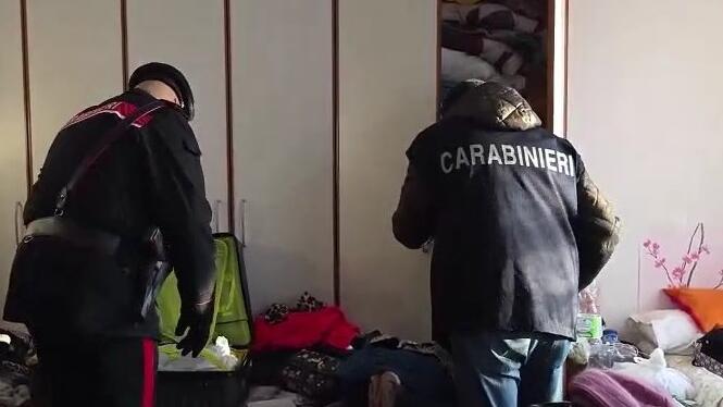 Scoperto il “giro” delle badanti: documenti falsificati per lavorare. Controlli anche in Toscana