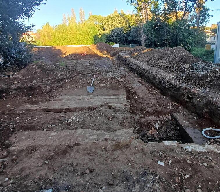 Livorno, nel cantiere del polo scolastico spunta un vecchio pozzo. E arriva l'archeologa