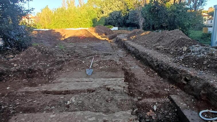 Livorno, nel cantiere del polo scolastico spunta un vecchio pozzo. E arriva l'archeologa