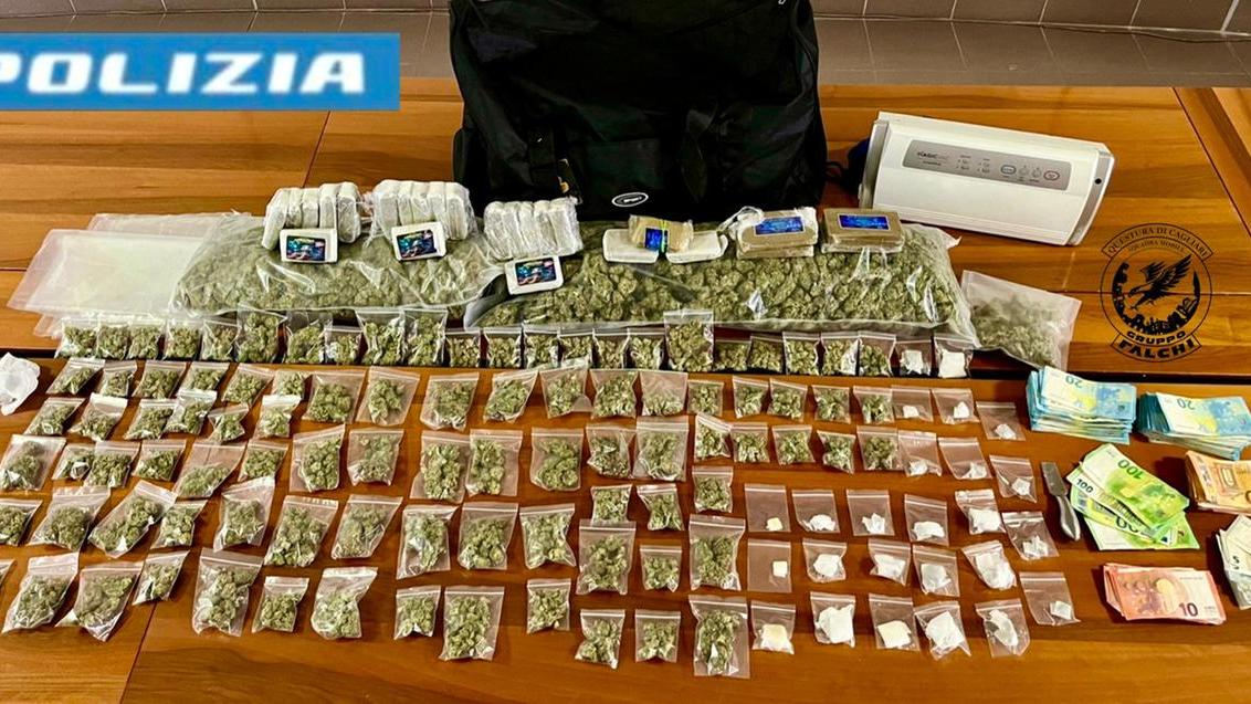 Una centrale dello spaccio nel cuore della città: marijuana, hascisc e il raro “piatella”. Un arresto