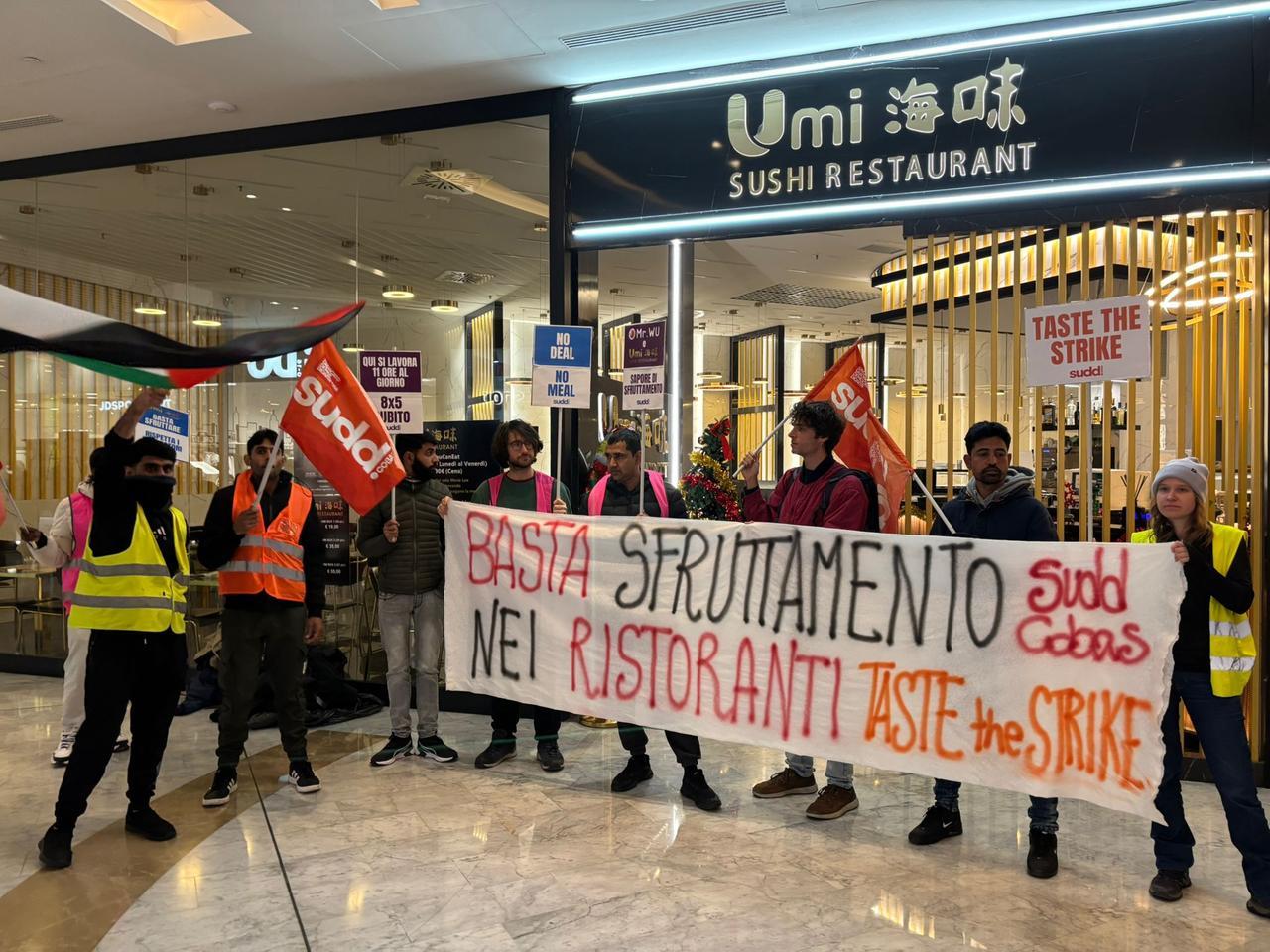 
	La protesta davanti a uno dei due ristoranti ai Gigli

