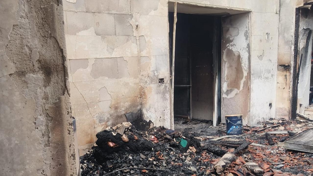 Agriturismo distrutto da un incendio, il proprietario disperato: «Una vita di lavoro in fumo»