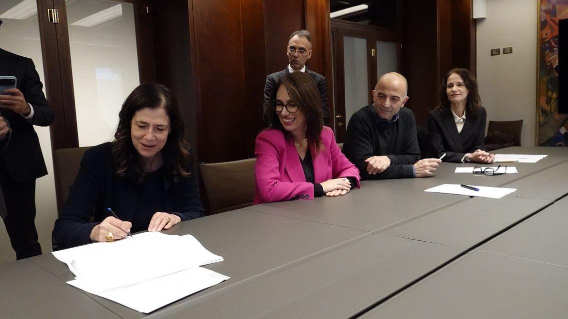 La presidente Todde firma l'atto di nascita della Fondazione