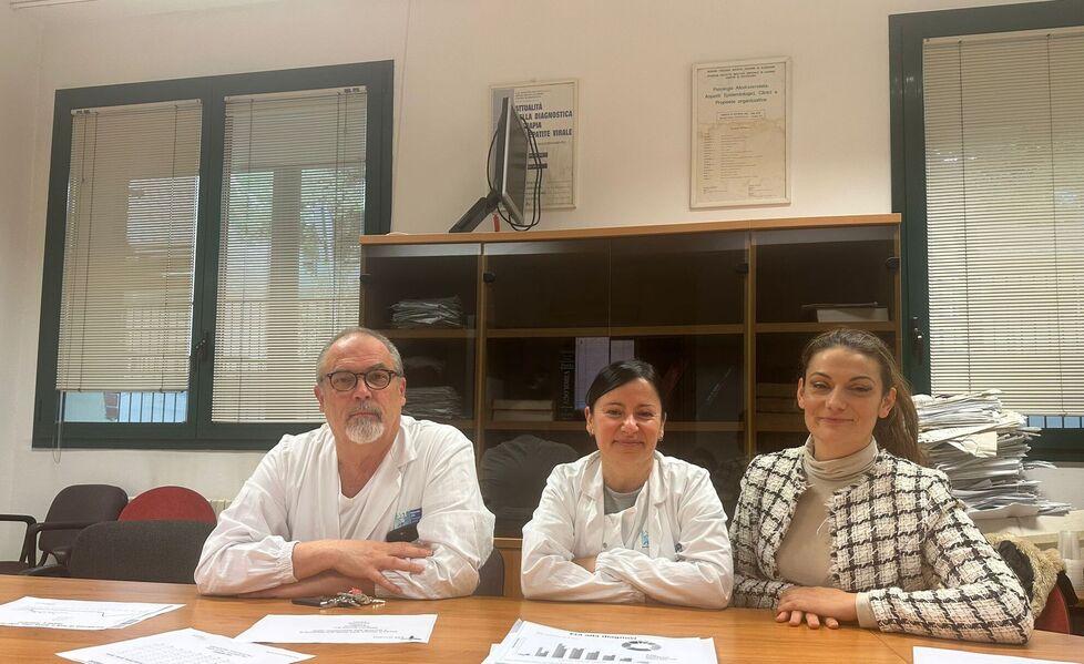 
	Da sx&nbsp;Spartaco Sani, primario di Malattie infettive, Silvia Costarelli, referente Hiv/Aids delle Malattie infettive degli Spedali Riuniti e Michela Scarpaci in rappresentanza della direzione degli Spedali Riuniti, guidati da Spartaco Mencaroni

