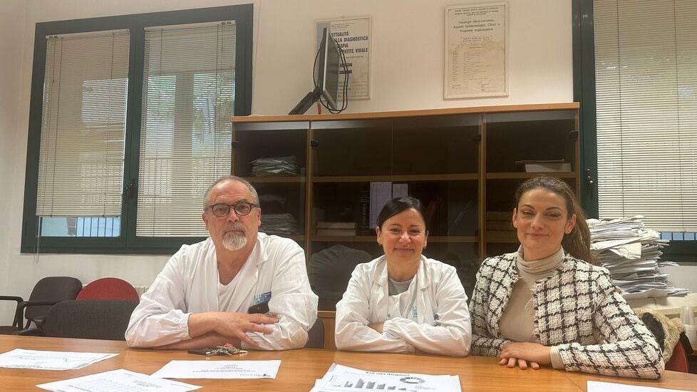 Da sx Spartaco Sani, primario di Malattie infettive, Silvia Costarelli, referente Hiv/Aids delle Malattie infettive degli Spedali Riuniti e Michela Scarpaci in rappresentanza della direzione degli Spedali Riuniti, guidati da Spartaco Mencaroni